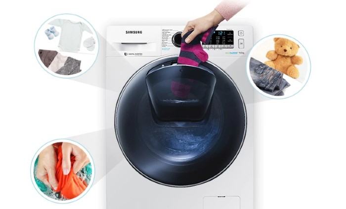 Máy giặt Samsung Addwash có cửa bên thông minh.