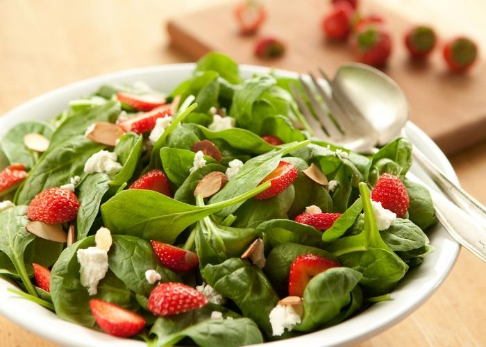 Rau Spinach rất có tác dụng với việc ăn kiêng, giảm cân