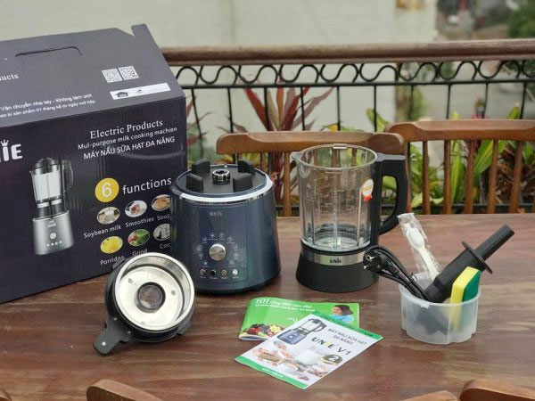 Máy làm sữa hạt UNIE hiện đang được bán tại META.vn