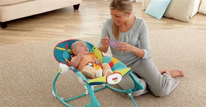 Cho bé nằm ghế rung có tốt không? Có nên mua ghế rung cho bé không?