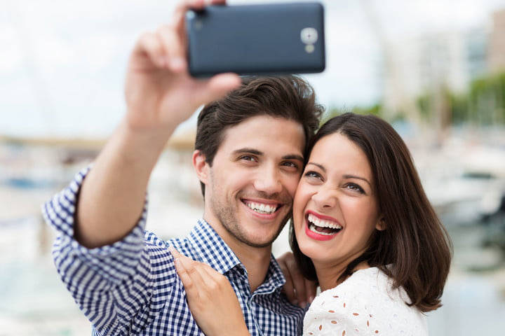 Selfie là gì? Cách chụp ảnh selfie đẹp bằng điện thoại cho nam và nữ