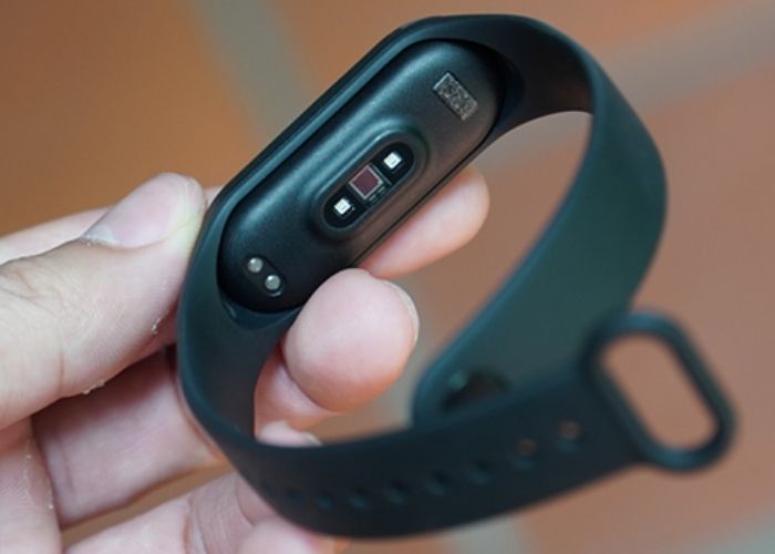 Sạc mặt lưng của đông hô Mi Band 4