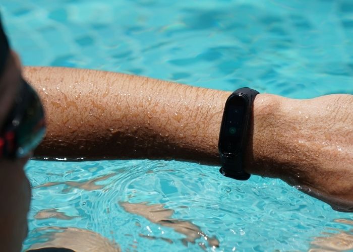 Mi Band 4 có chống nước không?