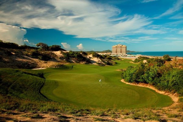 Sân golf Hồ Tràm