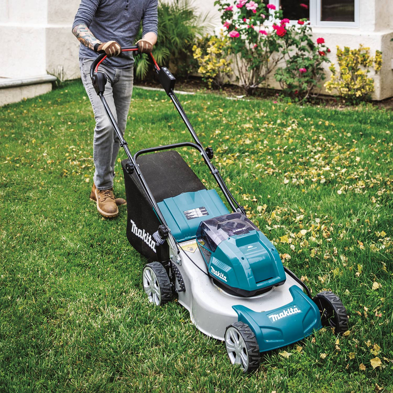 Máy cắt cỏ đẩy tay dùng pin Makita DLM460Z (không kèm pin và sạc) giúp cắt cỏ trên diện rộng