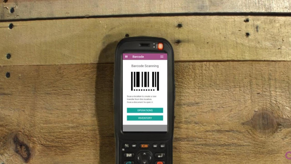 Sử dụng máy đọc mã vạch để quét barcode