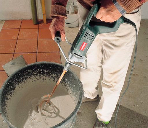 Máy khuấy sơn cầm tay có cấu tạo khá đơn giản