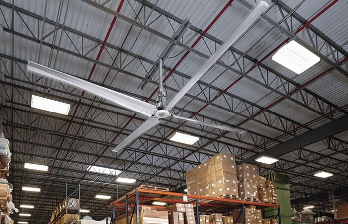 Nếu chỉ sử dụng riêng quạt trần công nghiệp thì nhiệt độ sẽ rất lâu mới có thể hạ được xuống mức thoải mái Nếu chỉ sử dụng riêng quạt trần công nghiệp thì nhiệt độ sẽ rất lâu mới có thể hạ được xuống mức thoải mái