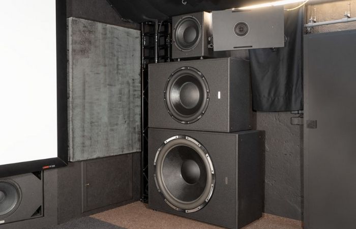 Âm bass hay không phụ thuộc rất nhiều vào dàn loa