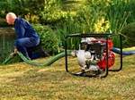 [Tư vấn] Chọn máy bơm nước tưới cây nào tốt, giúp việc đồng áng bớt vất vả?