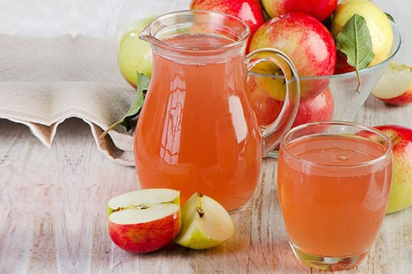 Uống nước ép táo dụng cách
