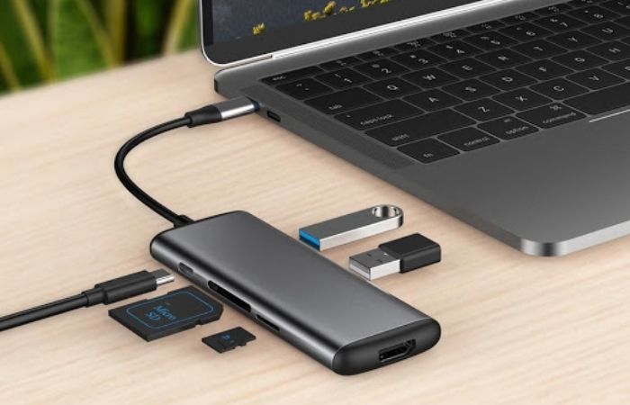 Nhược điểm của USB type C đó là thường phải sử dụng hub chuyển đổi khi muốn kết nối với các loại cổng giao tiếp kiểu cũ