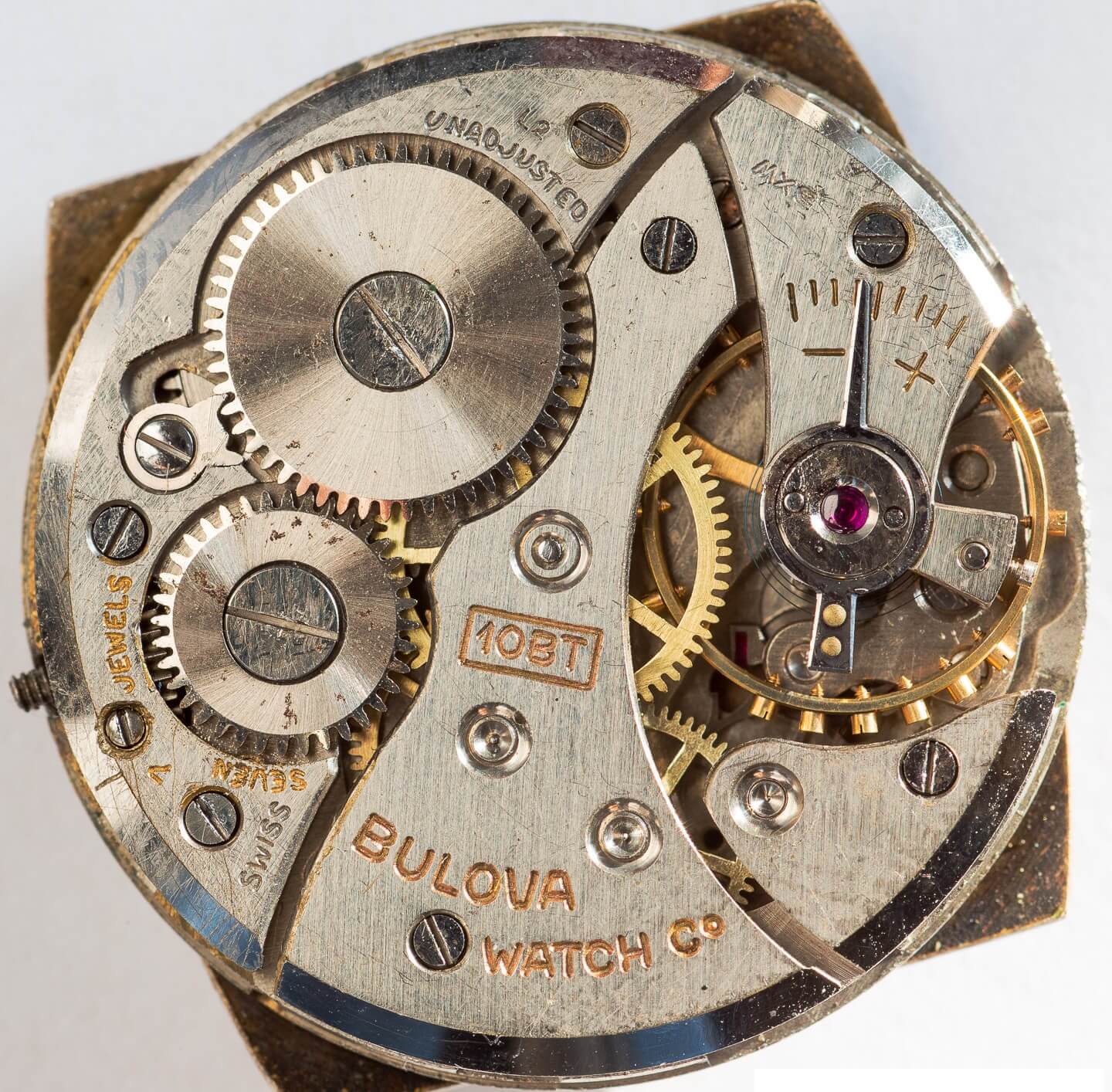 Cấu tạo bên trong đồng hồ Bulova
