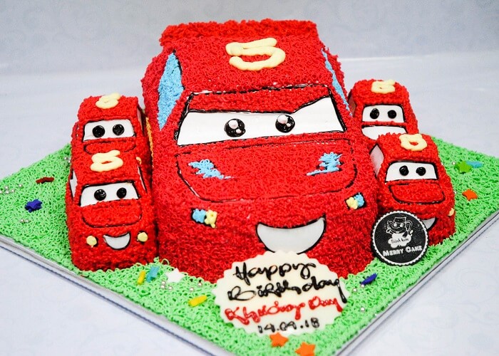 Bánh kem sinh nhật hình chiếc xe ô tô màu xanh ngộ nghĩnh - Bánh Thiên Thần  : Chuyên nhận đặt bánh sinh nhật theo mẫu