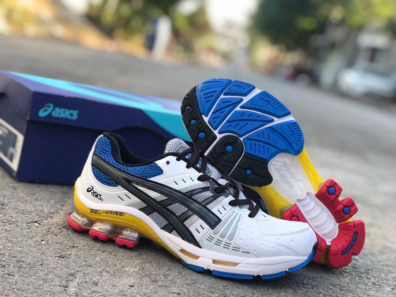 Giày ASICS là một dòng giày nổi tiếng của Nhật