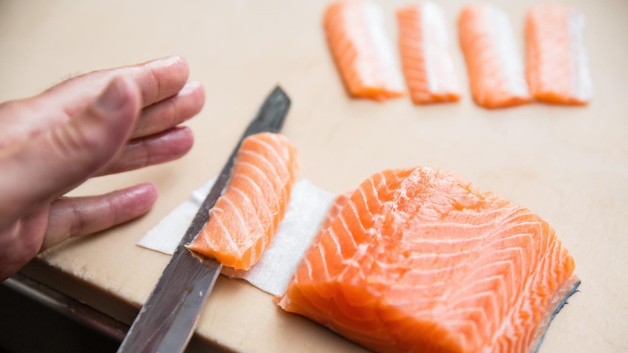 Cách làm sashimi cá hồi đơn giản tại nhà