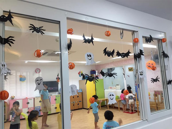 Cách trang trí Halloween cho lớp học đơn giản mà độc đáo - META.vn