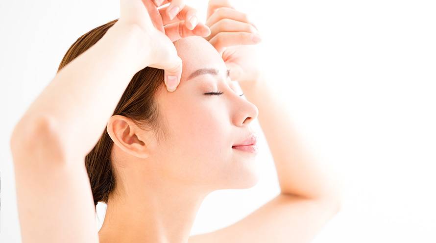 Cách massage mặt vào buổi sáng