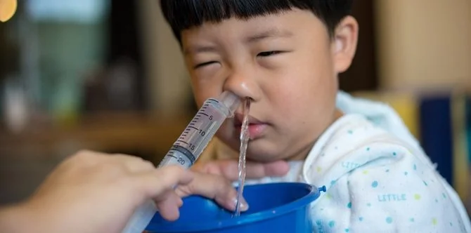 Có nên rửa mũi bằng xilanh không?