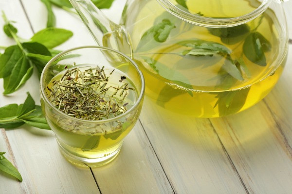 Khử mùi tủ lạnh lâu ngày không sử dụng bằng trà xanh