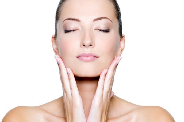 Massage là cách giúp bạn giảm mỡ mặt tự nhiên