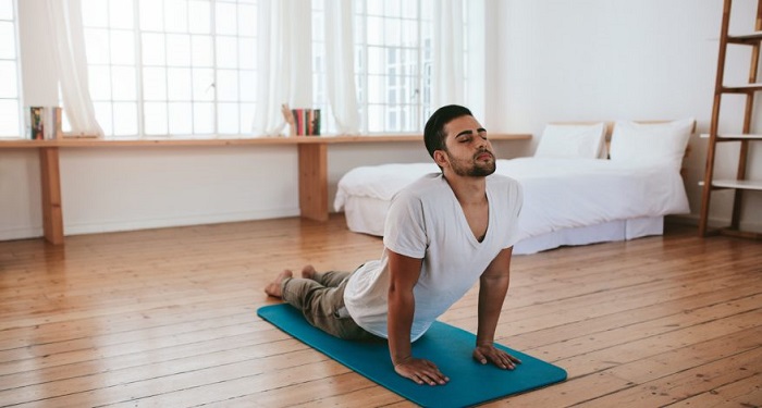 Nam tập yoga được không? 7 bài tập yoga cho nam giới dẻo dai, tăng cường  sinh lý
