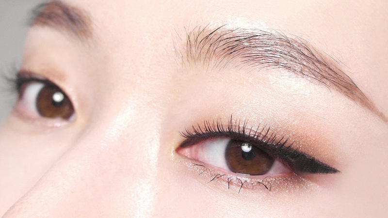 Cách vẽ eyeliner kẻ mắt đẹp đơn giản cho người mới tập  METAvn