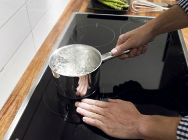 Lỗi bếp từ không nhận nồi do sai kích thước