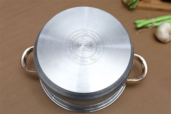 Bếp từ không nhận nồi do đáy bị biến dạng