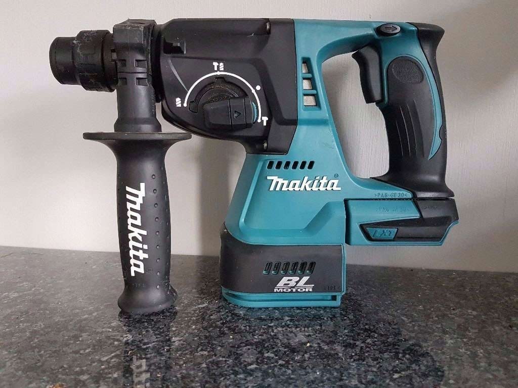 Máy khoan bê tông Makita DHR242RME