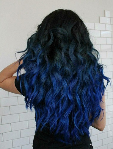 Mốc Meo - Tớ muốn nhuộm tóc màu xanh. Tớ muốn nhuộm tóc màu xanh. Xanh đậm.  Đậm như đại dương sâu thăm thẳm, đậm như gầm trời chiều buông khi tia