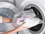 Máy giặt có giặt được giày không? Cách giặt giày bằng máy giặt chuẩn nhất