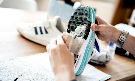 Cách giặt giày sneaker đơn giản, nhanh chóng