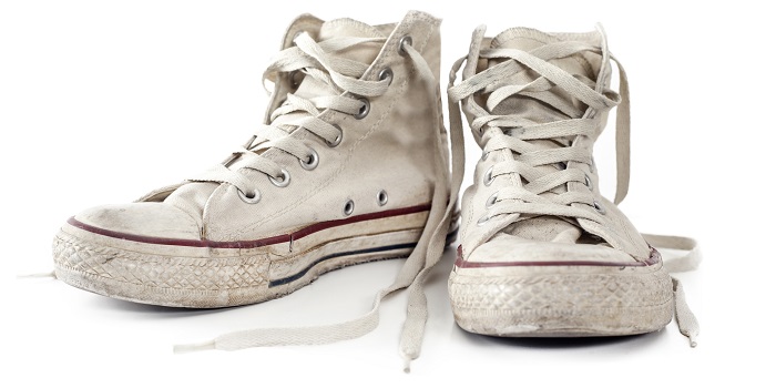 Cách giặt giày vải đúng cách và không bị phai màu chuẩn nhất