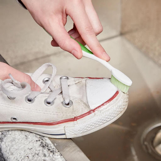 Cách làm sạch giày hiệu quả không cần giặt