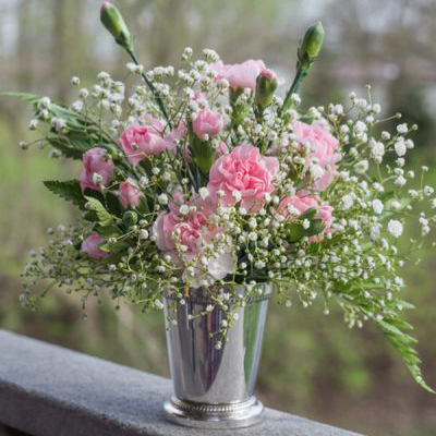 Hoa cẩm chướng là một trong những loài hoa phổ biến nhất và được yêu thích nhất bởi sự độc đáo và đa dạng của chúng. Bức ảnh này sẽ mang đến cho bạn một cảm giác vô cùng tuyệt vời với những màu sắc rực rỡ và đầy sức sống.