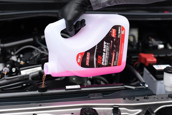 Cận cảnh VinFast Fadil độ nội thất hồng phấn và trần sao như RollsRoyce