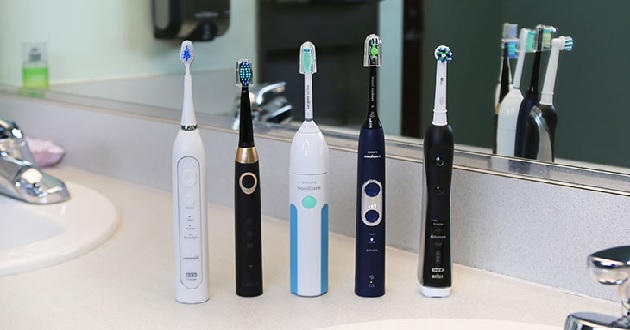 So sánh bàn chải điện Oral-B và Philips