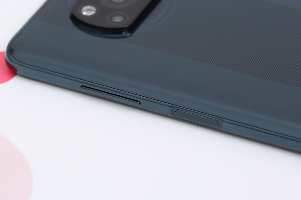 Điện thoại Xiaomi POCO X3 có phím nguồn kiêm cảm biến vân tay