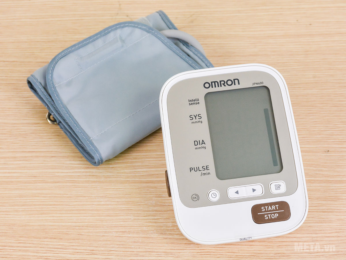 Máy đo huyết áp Omron có thiết kế nhỏ gọn