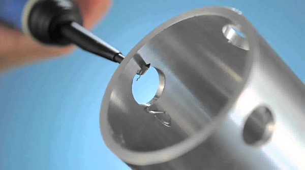Dao cạo bavia ống đồng là gì? Có công dụng gì?