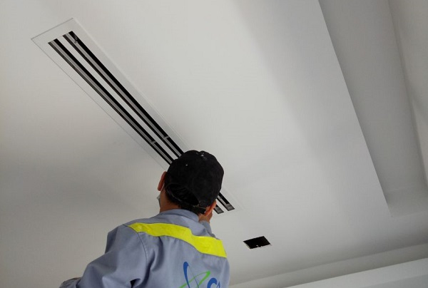 Cách vệ sinh điều hòa, máy lạnh âm trần nối ống gió