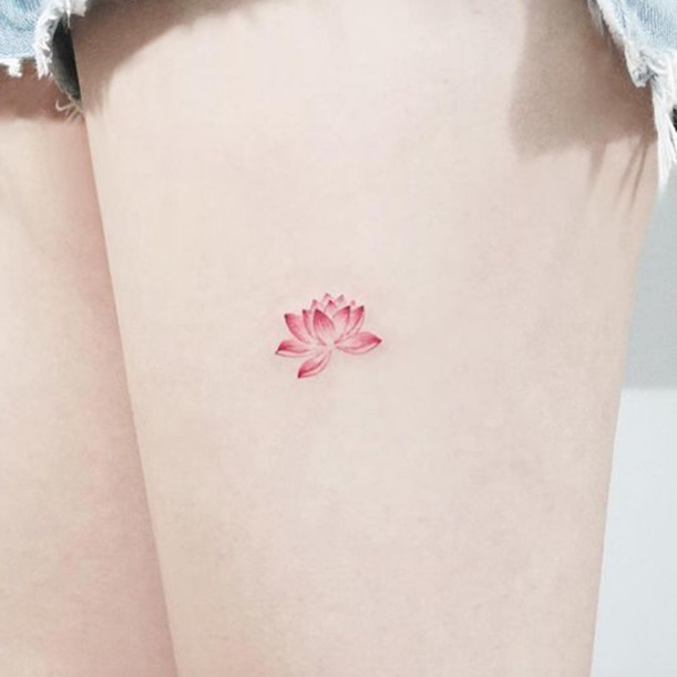 Mẫu tattoo hoa sen mini cho nữ