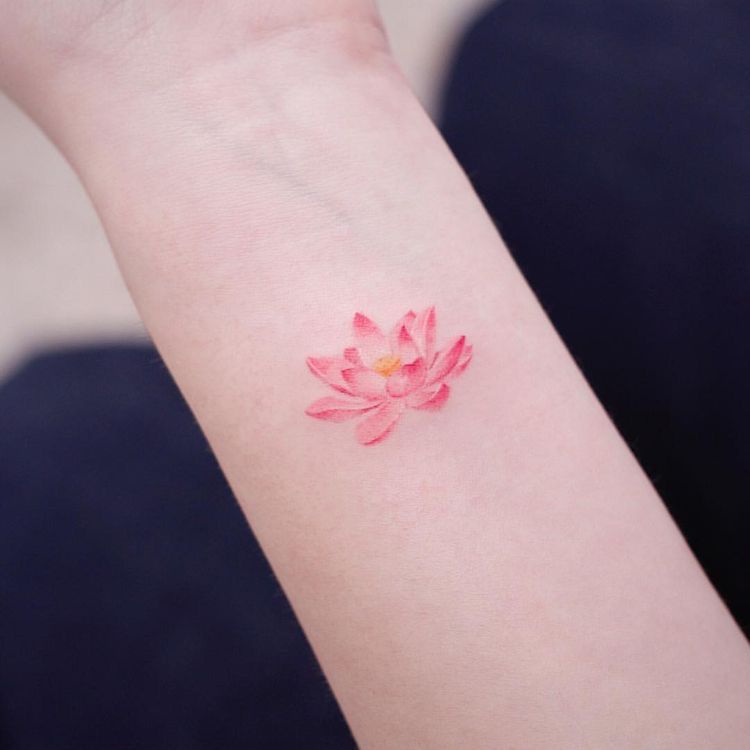 Ý nghĩa hình xăm hoa sen trong bộ môn tatoo mini là gì