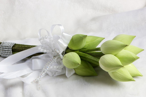 Hoa sen cưới có ý nghĩa gì? Cách bó hoa sen cầm tay cô dâu đẹp ...