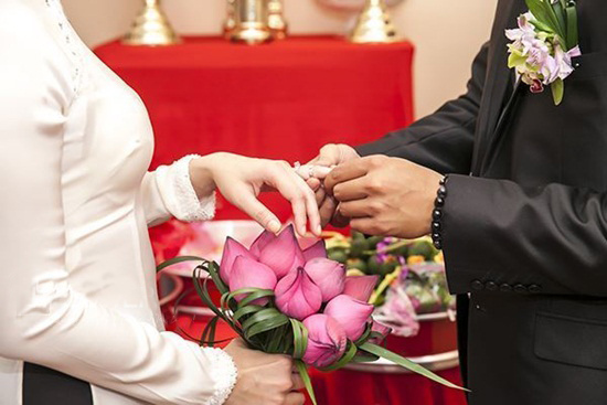 Hoa sen cưới có ý nghĩa gì? Cách bó hoa sen cầm tay cô dâu đẹp ...