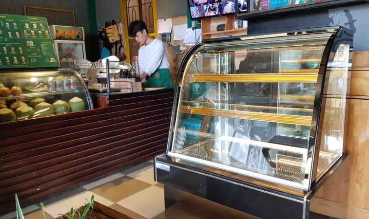 Tại sao cần biết kích thước tủ bánh kem, bánh ngọt?