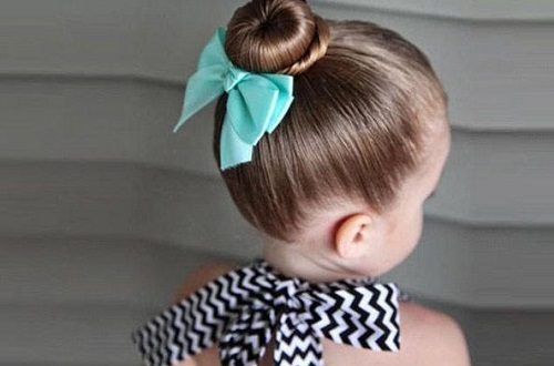 Bạn có con gái và muốn tìm kiếm những kiểu buộc tóc xinh xắn cho bé yêu của mình? Hãy bấm vào hình ảnh liên quan đến từ khoá \