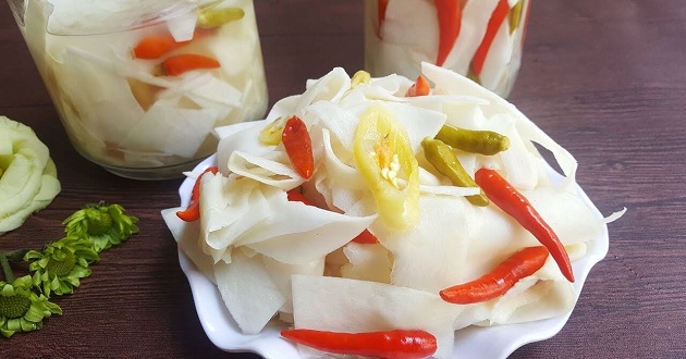 Măng chua tỏi ớt được sử dụng trong các món ăn truyền thống nào của Việt Nam?