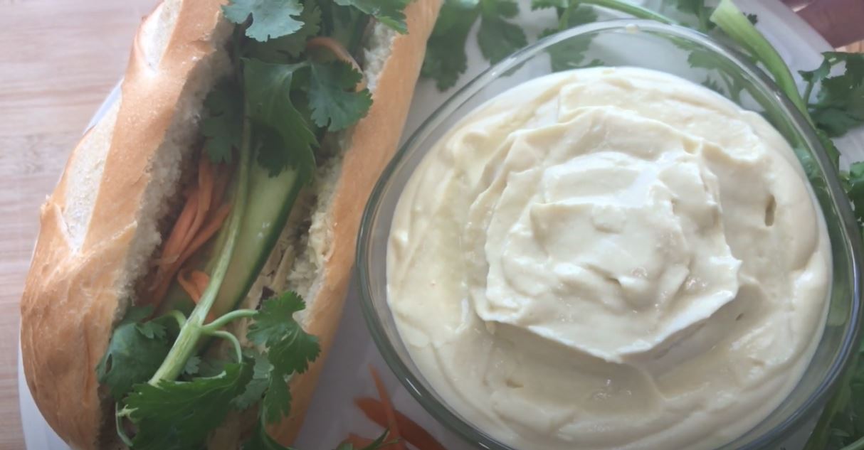 Cách làm sốt mayonnaise chay ngon từ đậu phụ đậu xanh.